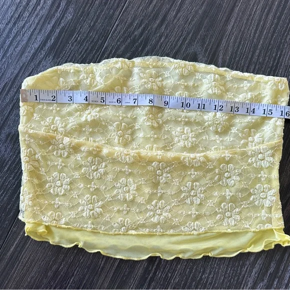 Urban Outfitters Kimchi Blue Kori Strapless Floral Lace Crop Top in Yellow, XL - Picture 8 of 13